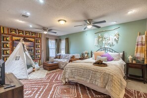 3 bedrooms, desk, iron/ironing board, free WiFi
