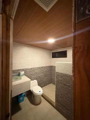 Towels, toilet paper - Tropical Villa with Private Pool ,Jacuzzi & Relaxing (Santa Cruz)