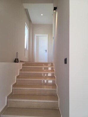 Interior - Te bunkeri (Ersekë)