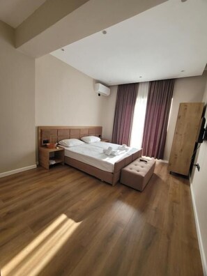 Room - Te bunkeri (Ersekë)