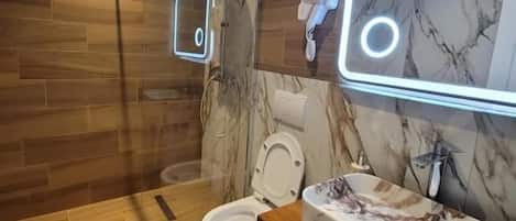 Combined shower/tub, hair dryer, slippers, towels