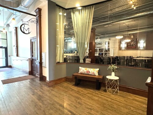 Downtown Former Warehouse Charm! Pets welcome!