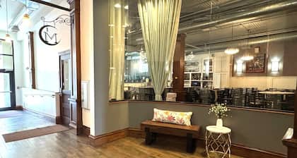 Downtown Former Warehouse Charm! Pets welcome!