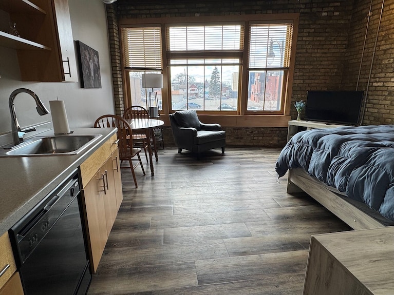 Downtown Former Warehouse Charm! Pets Welcome! - 파고