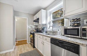 Private kitchen - Staycation in Del Rey 10 min to DC Firepit Crib (Alexandria)