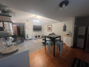Dining - Awesome 2-bedroom house with AC in charming Jacksonville (Jacksonville)