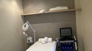 Kroppsbehandlingar, ansiktsbehandlingar, manikyr och pedikyr och massage