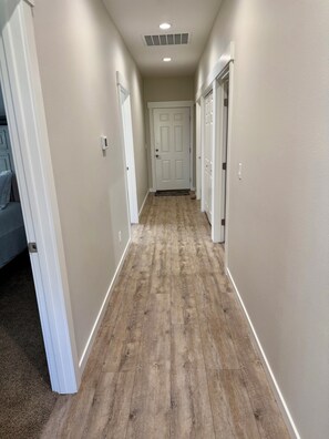 Interior - Charming 3-bedroom house in Moses Lake!  On the golf course and near the Gorge! (Moses Lake)