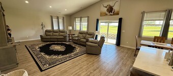 Charming 3-bedroom house in Moses Lake!  On the golf course and near the Gorge!