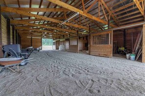 Property grounds - Gorgeous 4-bedroom Log Lodge in the pines. Custer, SD (Custer)