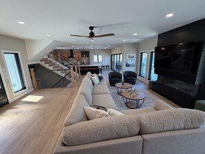 Smart TV - Brand NEW book NOW!!! The LOTO’s One and Only-All Play, All Day, Getaway (Osage Beach)