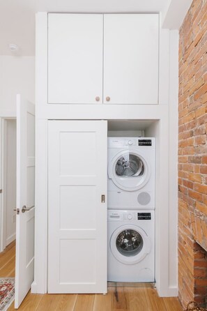 Interior - European Style Luxe 1BD, Walk to All OTR (Cincinnati)