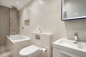 Dusche, Haartrockner, Handtücher