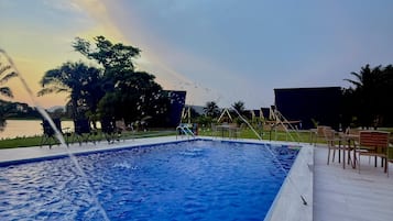 Piscine extérieure