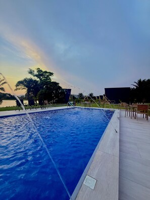 Outdoor pool - Palm Island Resort (Akosombo)