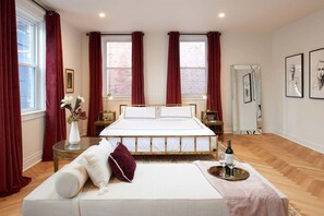 Iron/ironing board, WiFi, bed sheets - The Carriage House at Bar Saeso (Cincinnati)