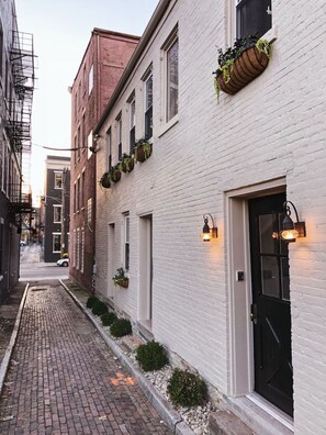 Exterior - The Carriage House at Bar Saeso (Cincinnati)