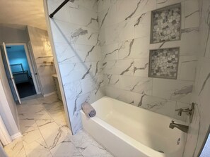 Shower, hair dryer, towels, soap - Spacious House in pleasant North West Austin/Cedar Park (Cedar Park)