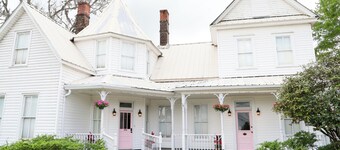 Historic Lake House on Lake Jackson Water Views