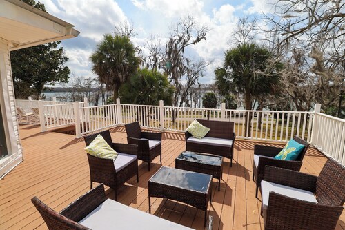 Historic Lake House on Lake Jackson Water Views