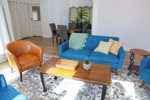 Living area - Historic Lake House on Lake Jackson Water Views (Florala)