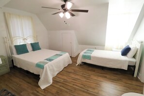 6 bedrooms, free WiFi, bed sheets, wheelchair access - Historic Lake House on Lake Jackson Water Views (Florala)