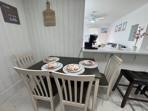 Dining - Sun & City Gem: The Perfect Hub for Downtown Vibes & Beach Escapes (Pensacola)