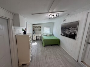 Room - Sun & City Gem: The Perfect Hub for Downtown Vibes & Beach Escapes (Pensacola)