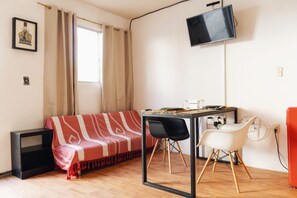 Estudio clásico, 1 habitación, no fumadores, baño privado | Zona de estar
