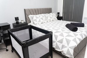 Room - Stunning 2-Bed Retreat - AO Arena & Victoria Stn (Manchester)