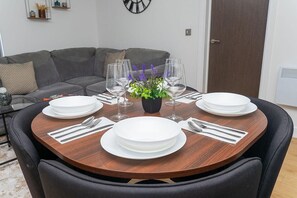 Dining - Stunning 2-Bed Retreat - AO Arena & Victoria Stn (Manchester)