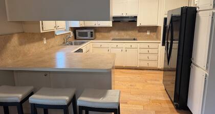 3-bedroom house in serene Benbrook with cool AC breeze