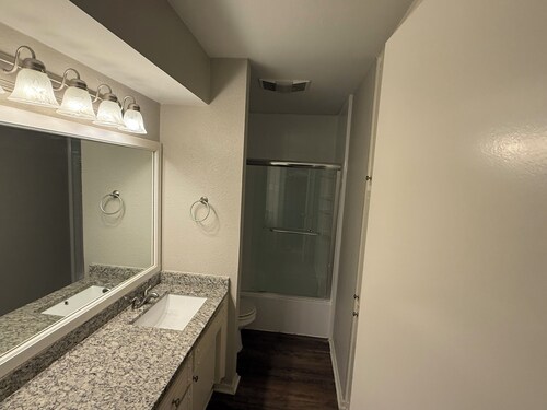 3-bedroom house in serene Benbrook with cool AC breeze