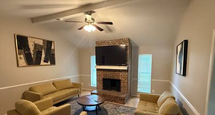 3-bedroom house in serene Benbrook with cool AC breeze