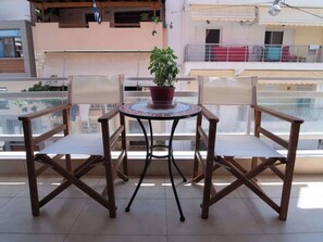 Outdoor dining - Downtown cozy and chic apartment (Chalkida)