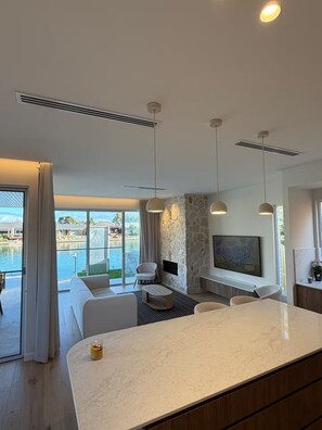 المنشأة من الداخل