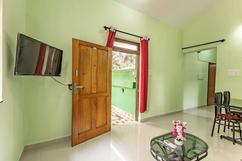 Peaceful 1-Bedroom House With AC In Majorda Palms