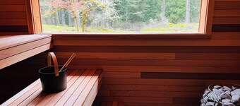 MindWell Retreat: Privacy, Wellness, Nature & Proximity to Victoria