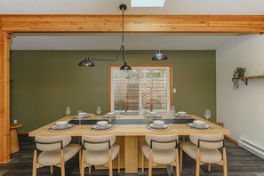 Dining - MindWell Retreat: Privacy, Wellness, Nature & Proximity to Victoria (Victoria)