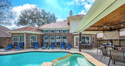 KatyRetreat/HeatedPool&HotTub/GameRoom/Sleeps16