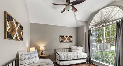 Katy Family Retreat · Heated Pool, Hot Tub, Game Room · Sleeps 16