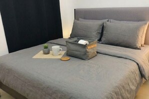 Internet, bed sheets - Shore Central Apartments (Pasay City)