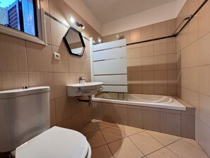 Shower, hair dryer, bidet - Apartment T3 Duplex, Residence with swimming pool, Lozari beach and shops. (Belgodère)