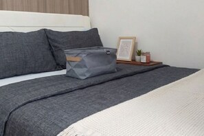 WiFi, bed sheets - MOA - Aseana City Central Apartments (Pasay City)