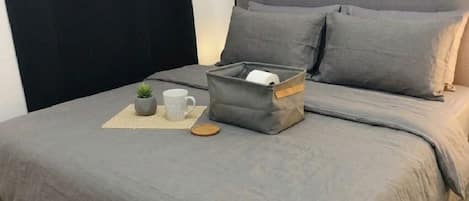 WiFi, bed sheets