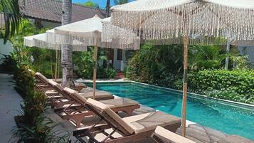 Hồ bơi ngoài trời
