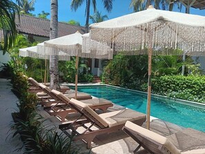 Outdoor pool - White Coconut Resort (Gili Trawangan)