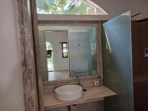 Bathroom - White Coconut Resort (Gili Trawangan)