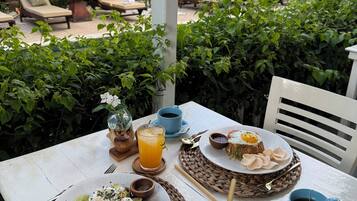 Free daily continental breakfast