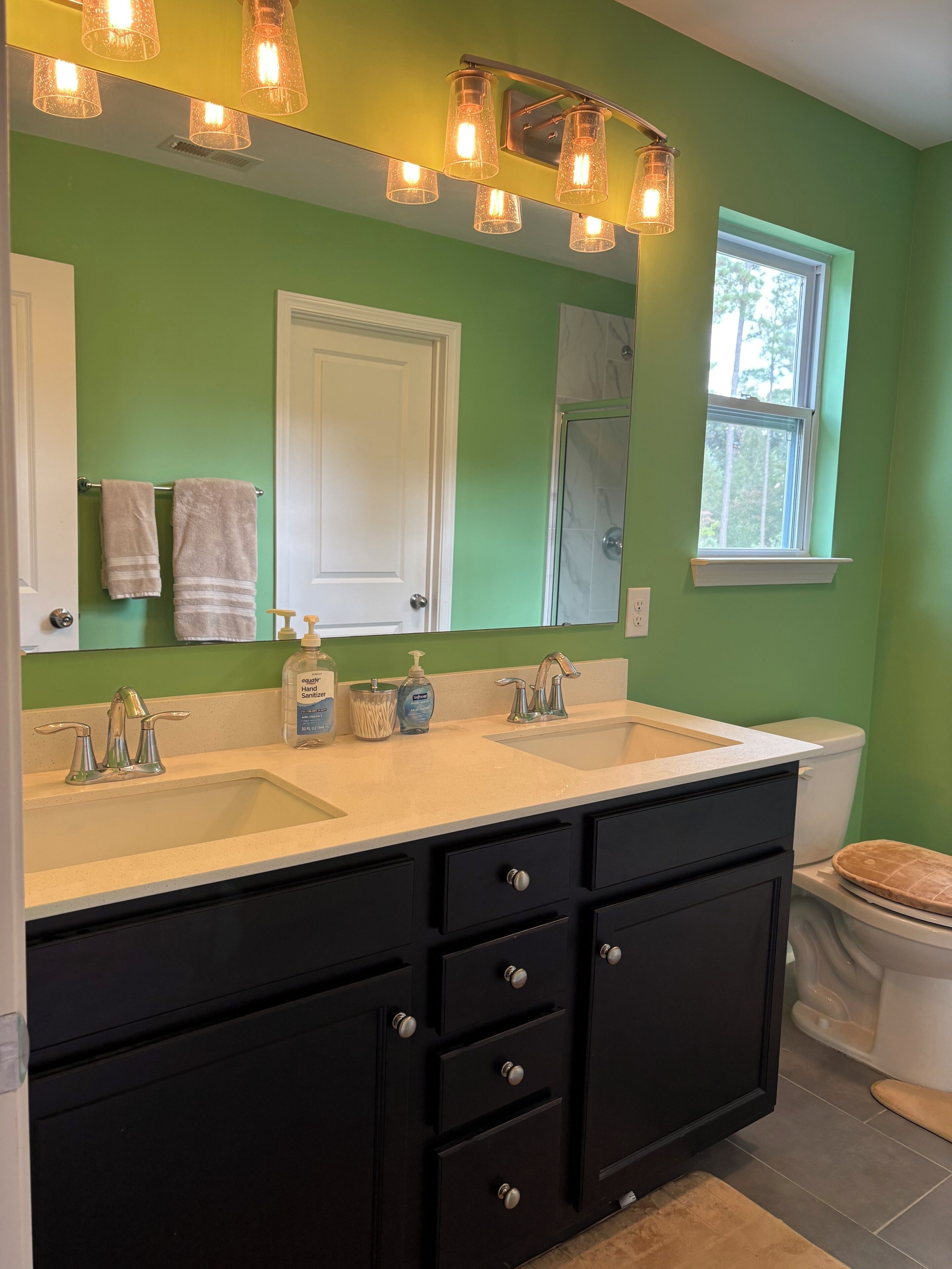 Shower, jetted bath, hair dryer, towels